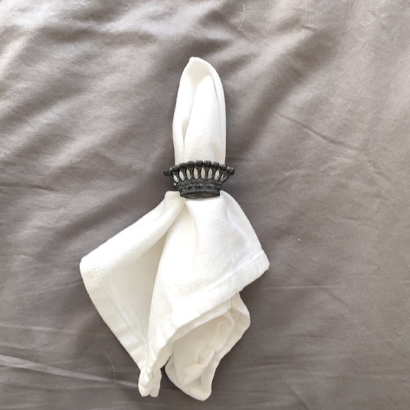 Set of 8 Crown Metal Napkin Rings - Picture 4 of 4